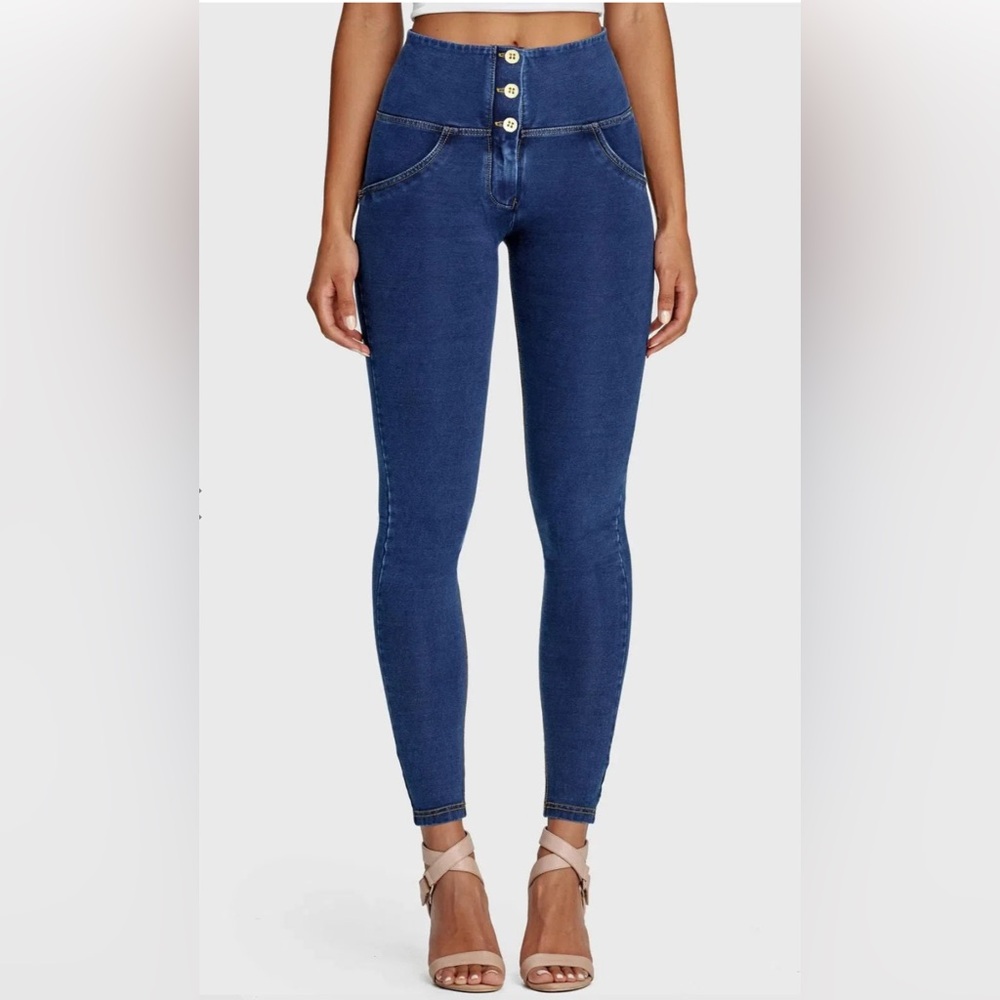 FREDDY 🔥 MOST FLATTERING JEANS High-Waisted Blue Jeans with 3 buttons SIZE SMALL